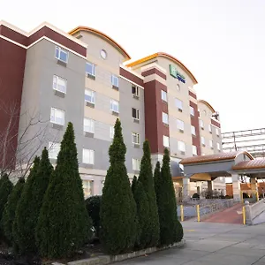 Hotel Express Maspeth By Ihg, New York